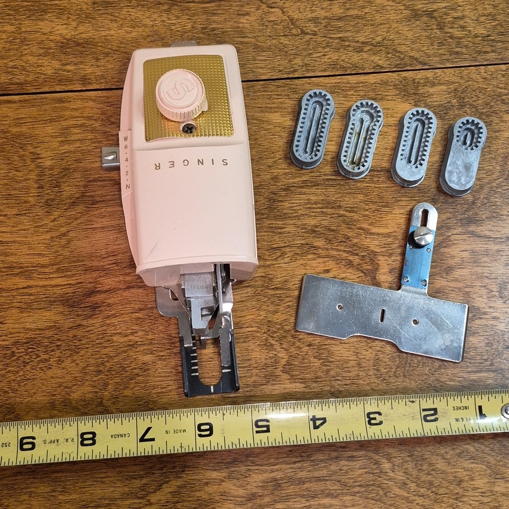SINGER Vintage 1960s Sewing Machine Buttonholer Attachment In Original Case - Picture 14 of 16